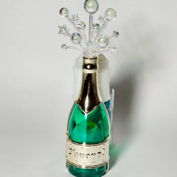 PARTY BOTTLE Wallflowers Plug - Picture 1 of 4